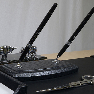 Dacasso Crocodile Embossed Black Leather Pen Stand (A2212)