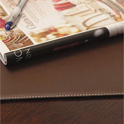 Dacasso Leatherette Square Corner Placemat (H3347)