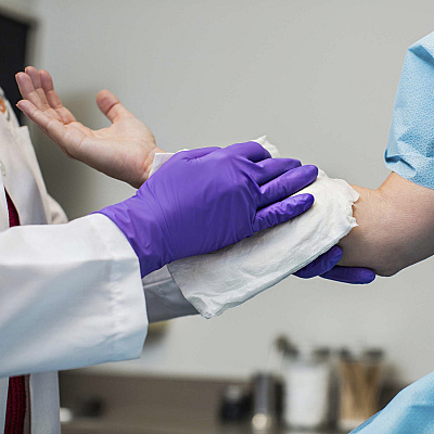 KIMTECH Purple Nitrile Exam Gloves - 12" (KCC50601)