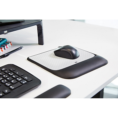 3M Precise Mouse Pad with Gel Wrist Rest (MW85B)