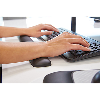 3M Gel Wrist Rest for Keyboard (MMMWR85B)
