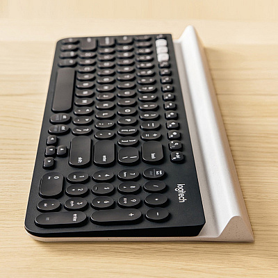 Logitech K780 Multi-Device Wireless Keyboard (LOG920008149)