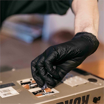 GloveWorks by AMMEX GloveWorks by AMMEX Industrial Black Nitrile Disposable Gloves (GPNB46100)