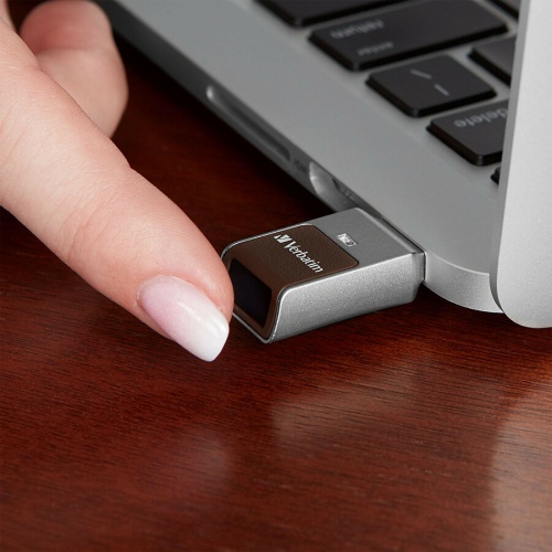 Verbatim Fingerprint Secure USB 3.0 Flash Drive (70367)