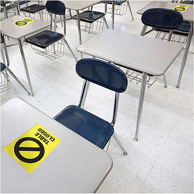 Avery Surface Safe TABLE CLOSED Preprinted Decals (AVE83075)
