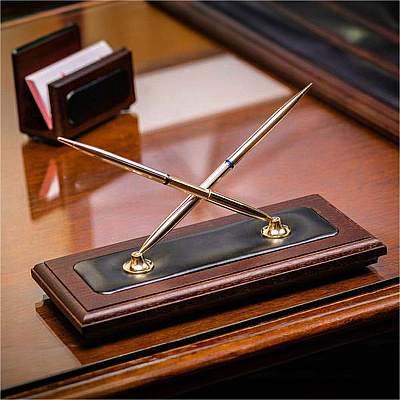 Dacasso Walnut & Leather Pen Stand (A8404)