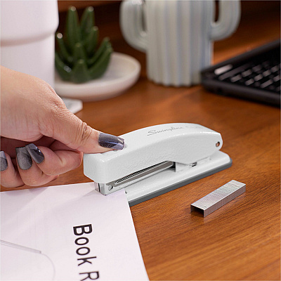Swingline Cub Compact Stapler (1067)