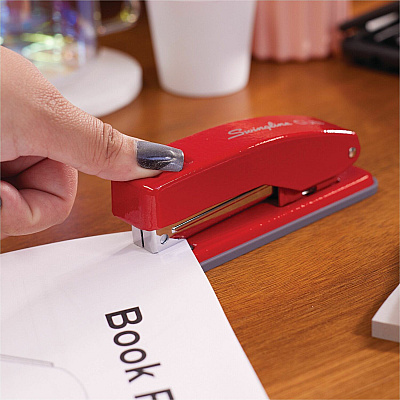 Swingline Cub Compact Stapler (1070)