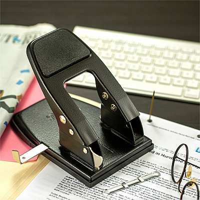 Officemate Heavy-Duty 2-Hole Punch (OIC90082)