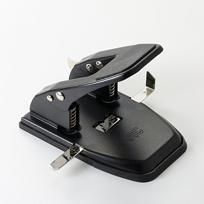 Officemate Heavy-Duty 2-Hole Punch (OIC90082)