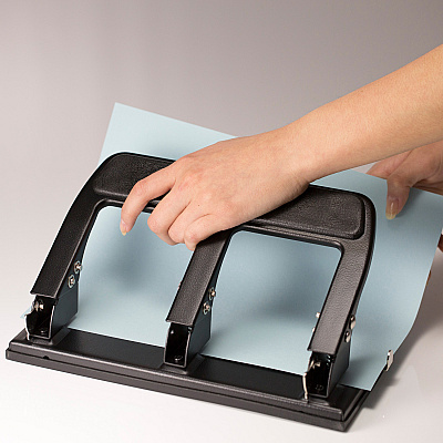Officemate Heavy-duty 3-hole Punch with Padded Handle (OIC90089)