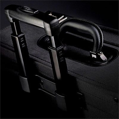 Solo Classic Carrying Case (Roller) for 17" Notebook - Black (USLB784)