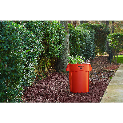 Rubbermaid Commercial Brute Round Container, 32 gal, Resin, Orange (RCP2119308)