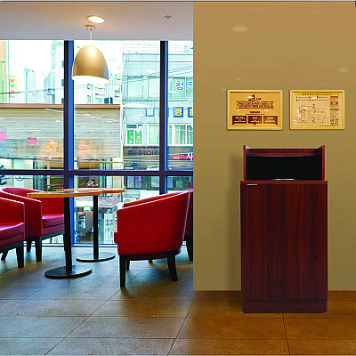 Alpine 32 Gallon Wooden Enclosed Waste Receptacle with Drop Hole, Mahogany (ALHALP476DHMA)