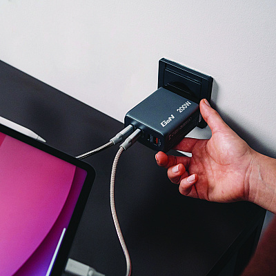 Verbatim 200 W 4-Port GaN Wall Charger, Black/Gray (VER32204)