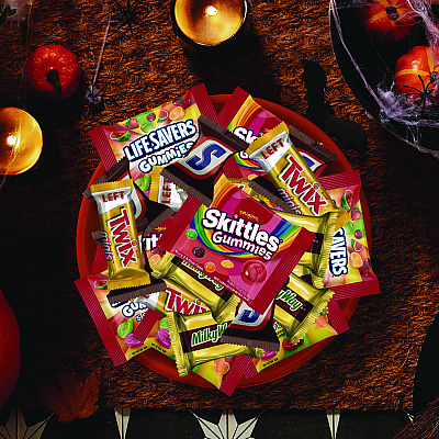 MARS Mixed Chocolate and Gummies Variety, Halloween Bundle, 2 Bags, 155 Pieces (GRR60004105)