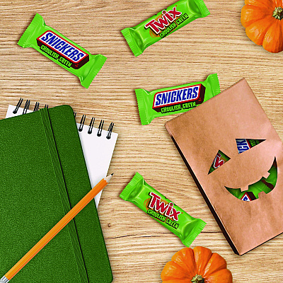 MARS Mixed Chocolate and Gummies Variety, Halloween Bundle, 2 Bags, 155 Pieces (GRR60004105)