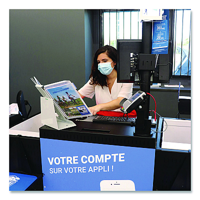 Tarifold Antimicrobial Desktop Reference and Display System, 10 Panels with White Borders, White Base (DA221)