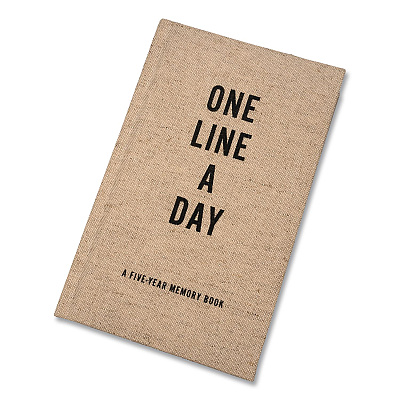 Chronicle Books Guided Journal: One Line a Day, A Five-Year Memory Book, Tan Cover, (372) 6.12 x 3.75 Sheets (978145217479)