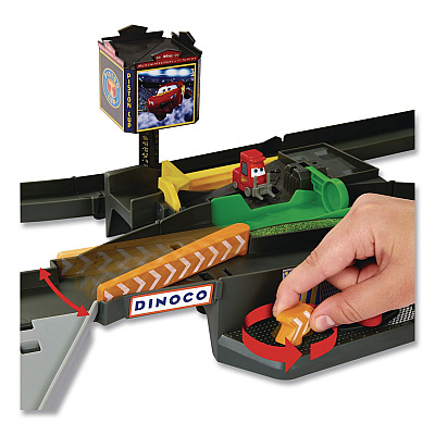 Cars Piston Cup Action Speedway Playset, Ages 4 and Up (HPD81)
