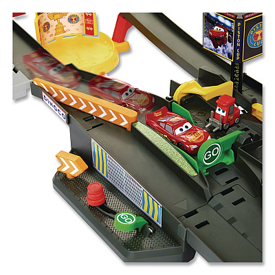 Cars Piston Cup Action Speedway Playset, Ages 4 and Up (HPD81)