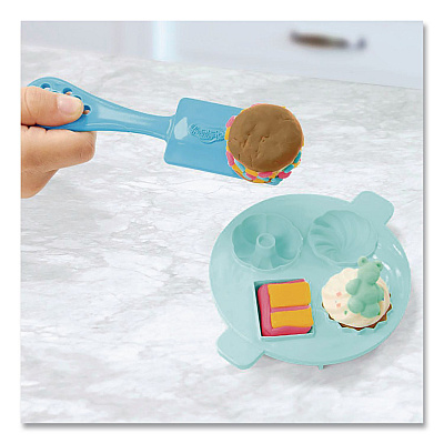Hasbro Play-Doh Kitchen Creations Magical Mixer Playset, Assorted Colors (F4718)