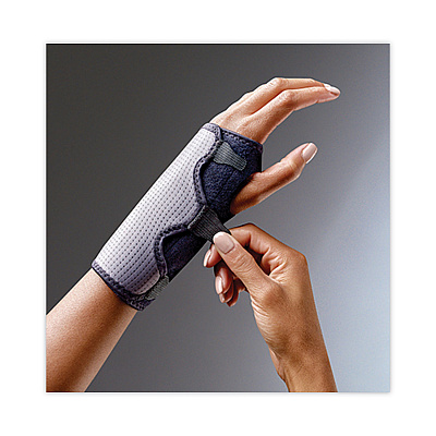 FUTURO Adjustable Reversible Splint Wrist Brace, Fits Wrists 5.5" to 8.5", Black (MMM10770EN)
