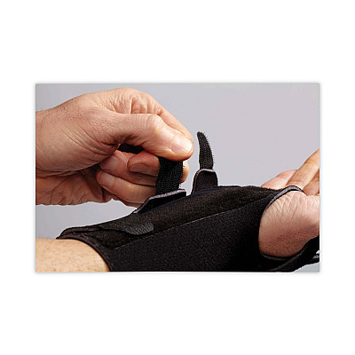 FUTURO Adjustable Reversible Splint Wrist Brace, Fits Wrists 5.5" to 8.5", Black (MMM10770EN)