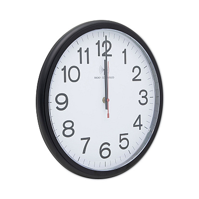 Universal Deluxe 13 1/2" Indoor/Outdoor Atomic Clock, 13.5" Overall Diameter, Black Case, 1 AA (sold separately) (UNV10417)