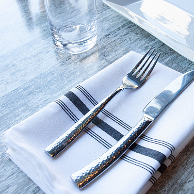 Mariposa Bistro Napkin 18x22 Black Stripe, Case Of 120 (BISTRO-BL-CS)