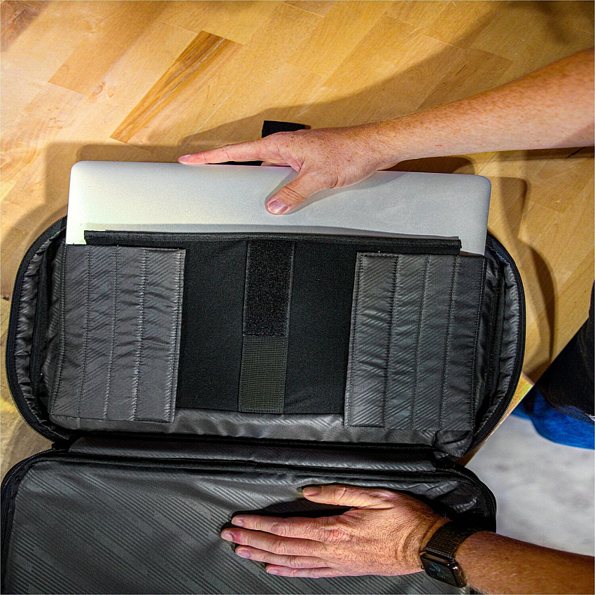 Samsonite Classic Business 2.0 Carrying Case (Briefcase) for 13" to 15.6" Notebook, Smartphone, Document, Pen, Accessories, Business Card - Black (SML1412711041)