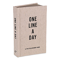Chronicle Books Guided Journal: One Line a Day, A Five-Year Memory Book, Tan Cover, (372) 6.12 x 3.75 Sheets (978145217479)